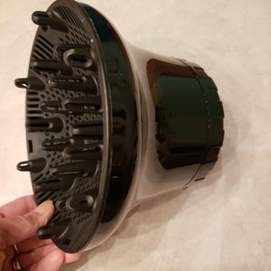Brand new, used twice, adjustable hair diffuser. Works great, fits most dryers.